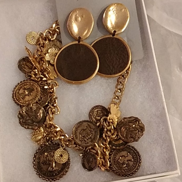 N/A Jewelry - New Urban Necklace Set!